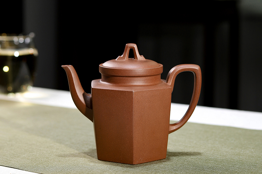 施小马制六苑壶