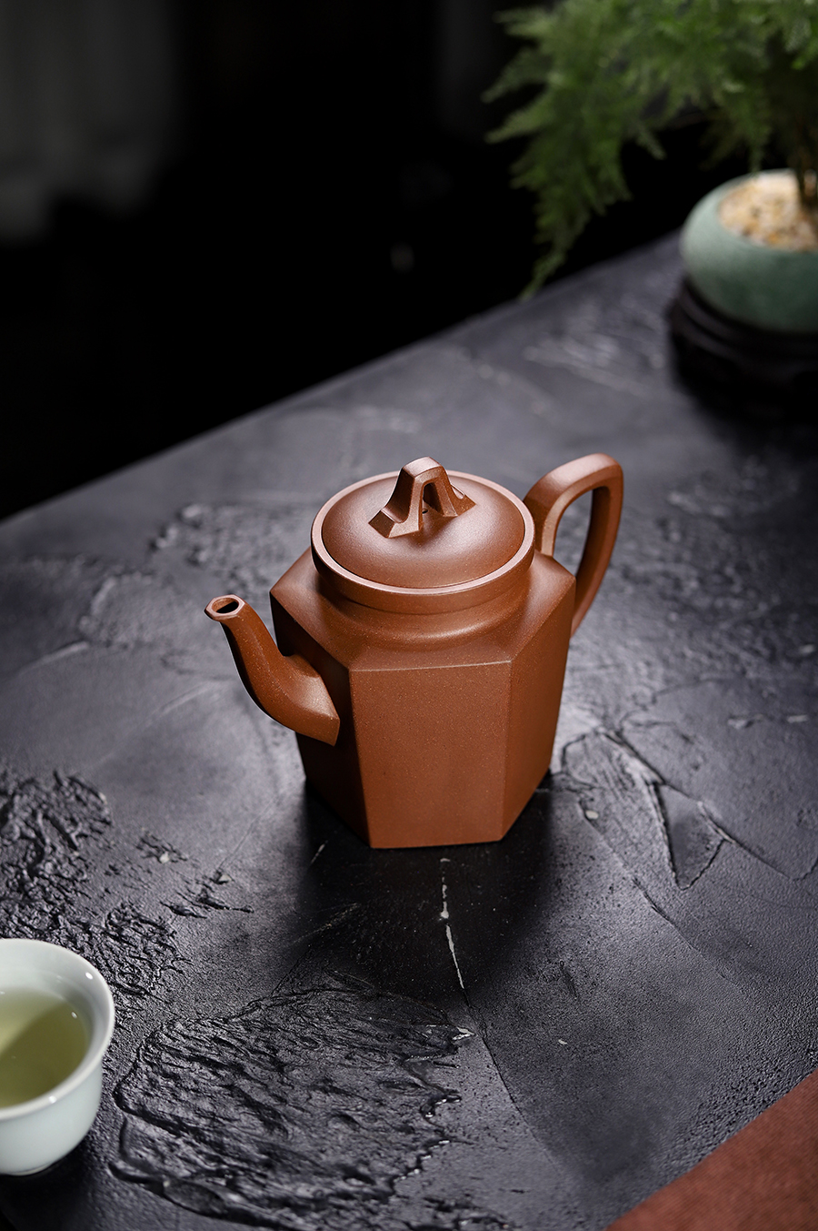 施小马制六苑壶