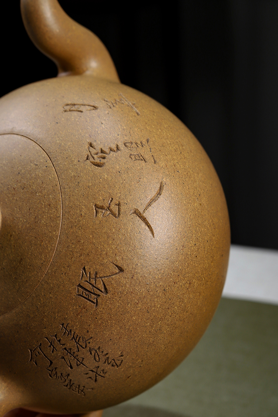 季益顺全手工制一粒珠壶(何家英书画·鲍志强刻)