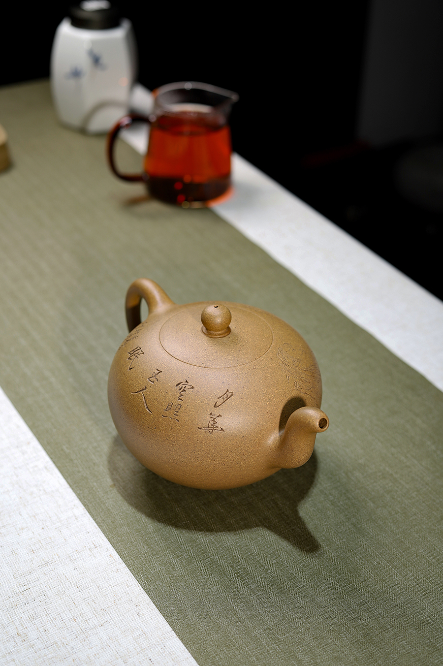 季益顺全手工制一粒珠壶(何家英书画·鲍志强刻)