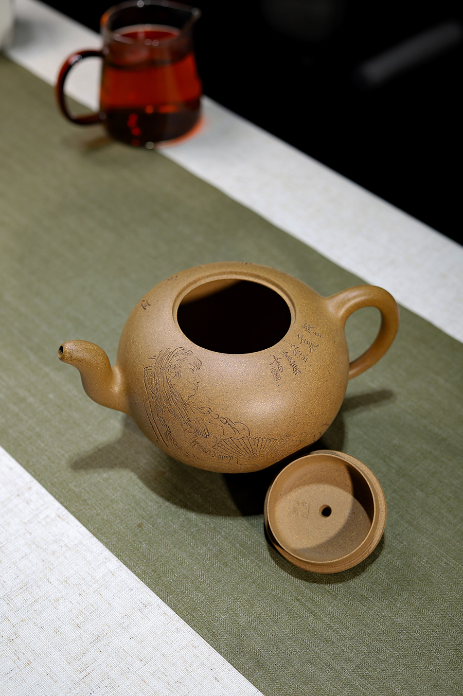 季益顺全手工制一粒珠壶(何家英书画·鲍志强刻)