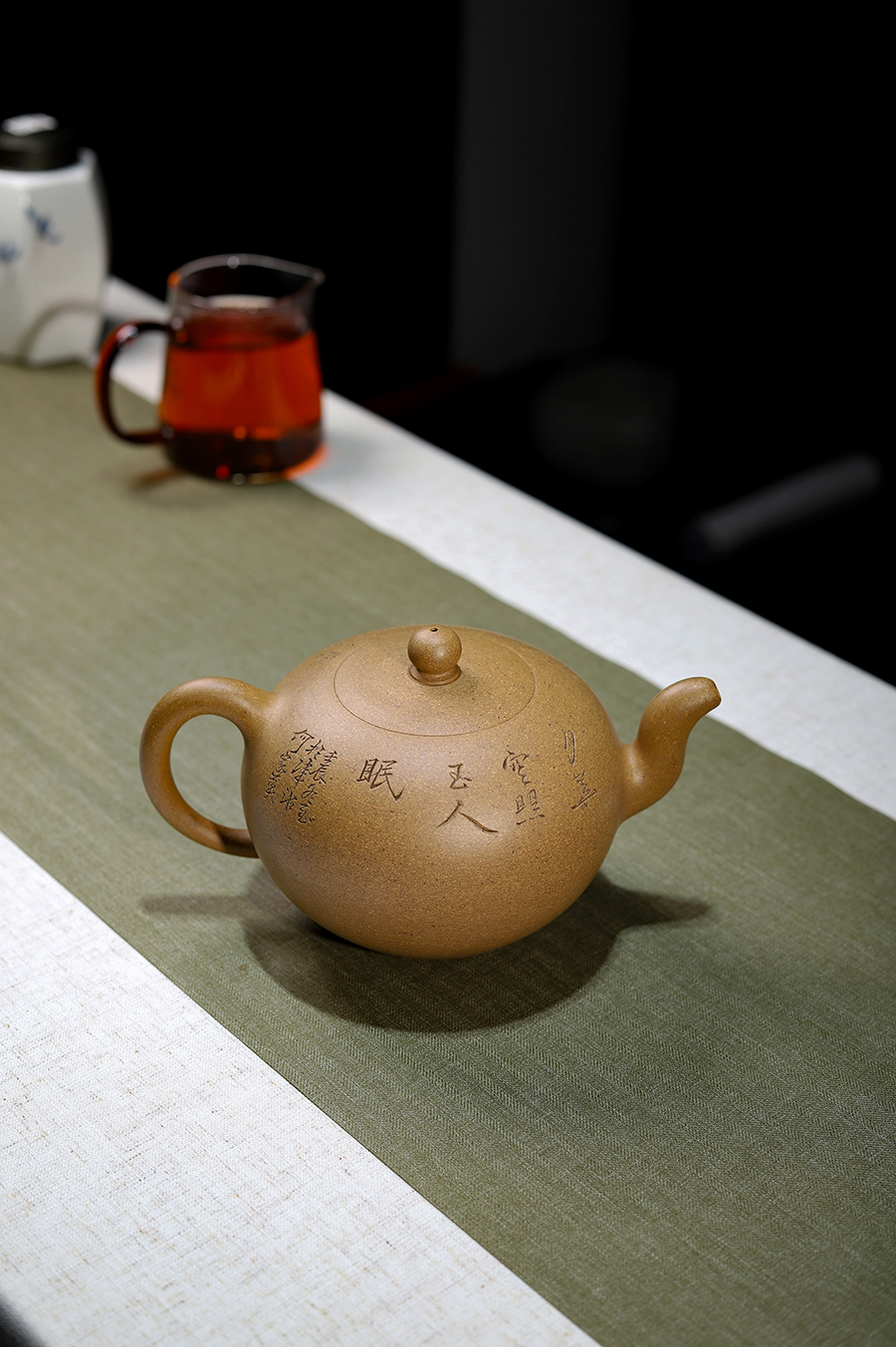 季益顺全手工制一粒珠壶(何家英书画·鲍志强刻)