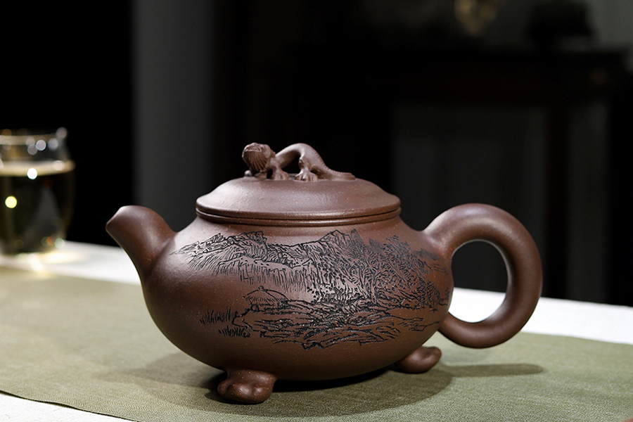 范洪泉制神龙飞泉壶(毛国强铭)