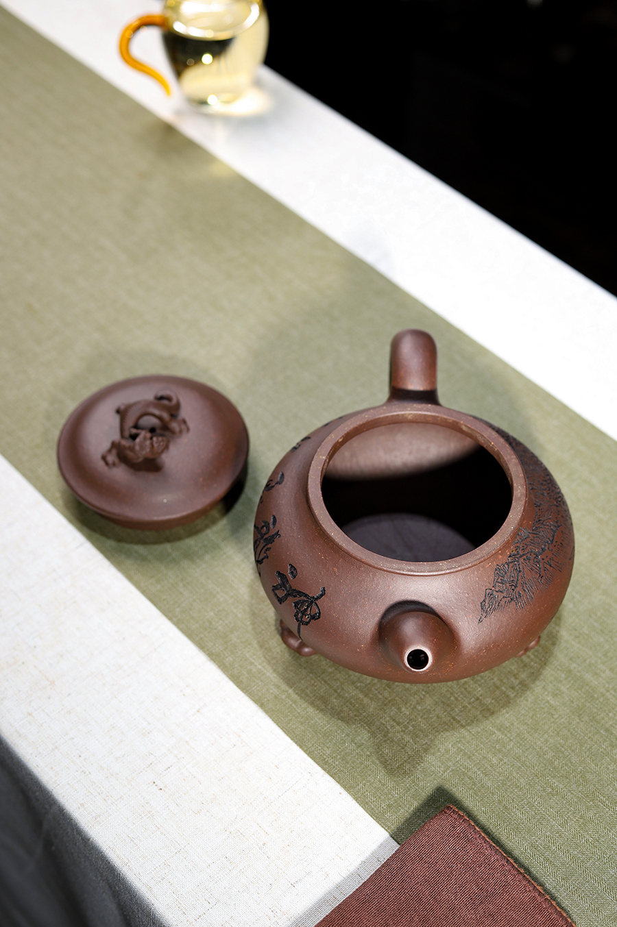 范洪泉制神龙飞泉壶(毛国强铭)