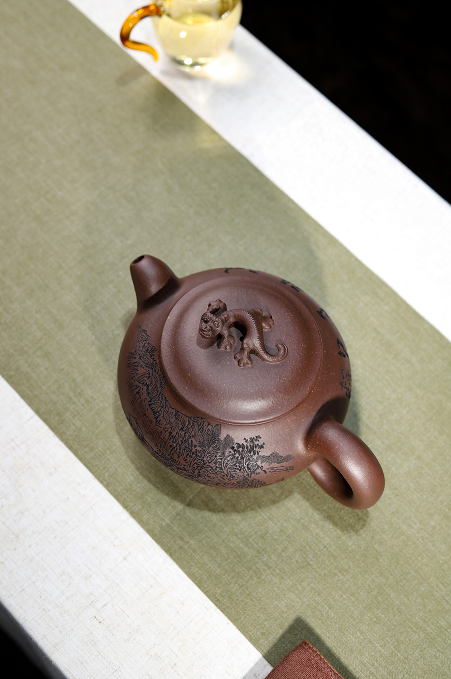 范洪泉制神龙飞泉壶(毛国强铭)