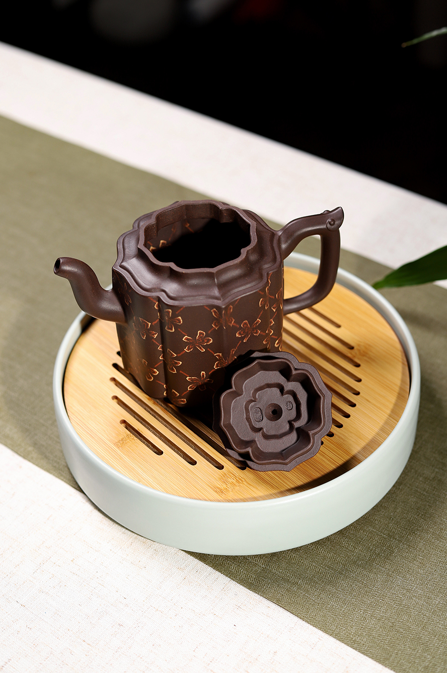 孔春华制万象更新壶