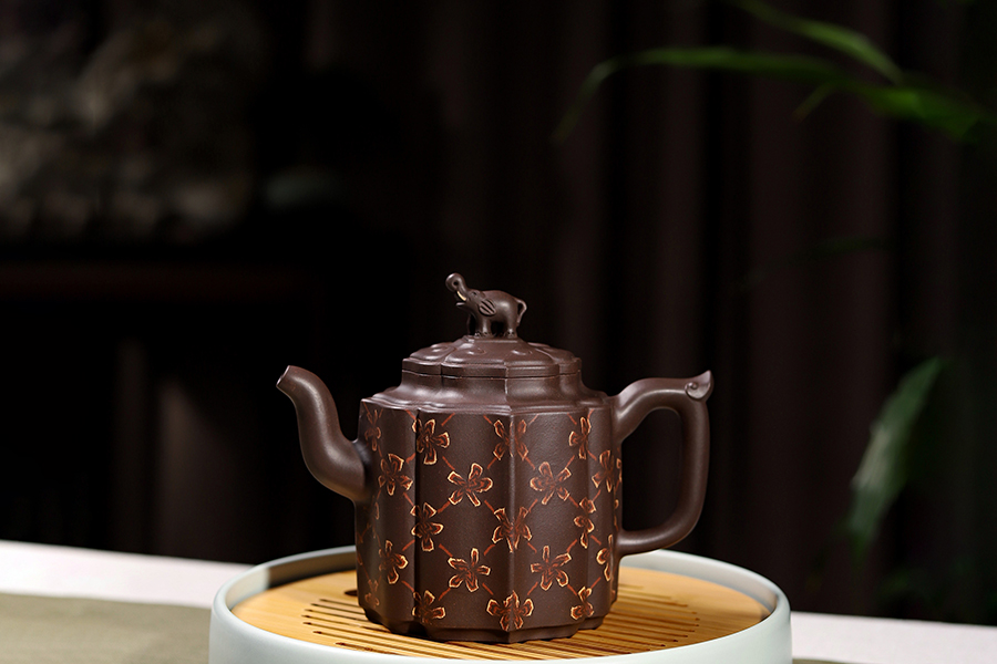 孔春华制万象更新壶