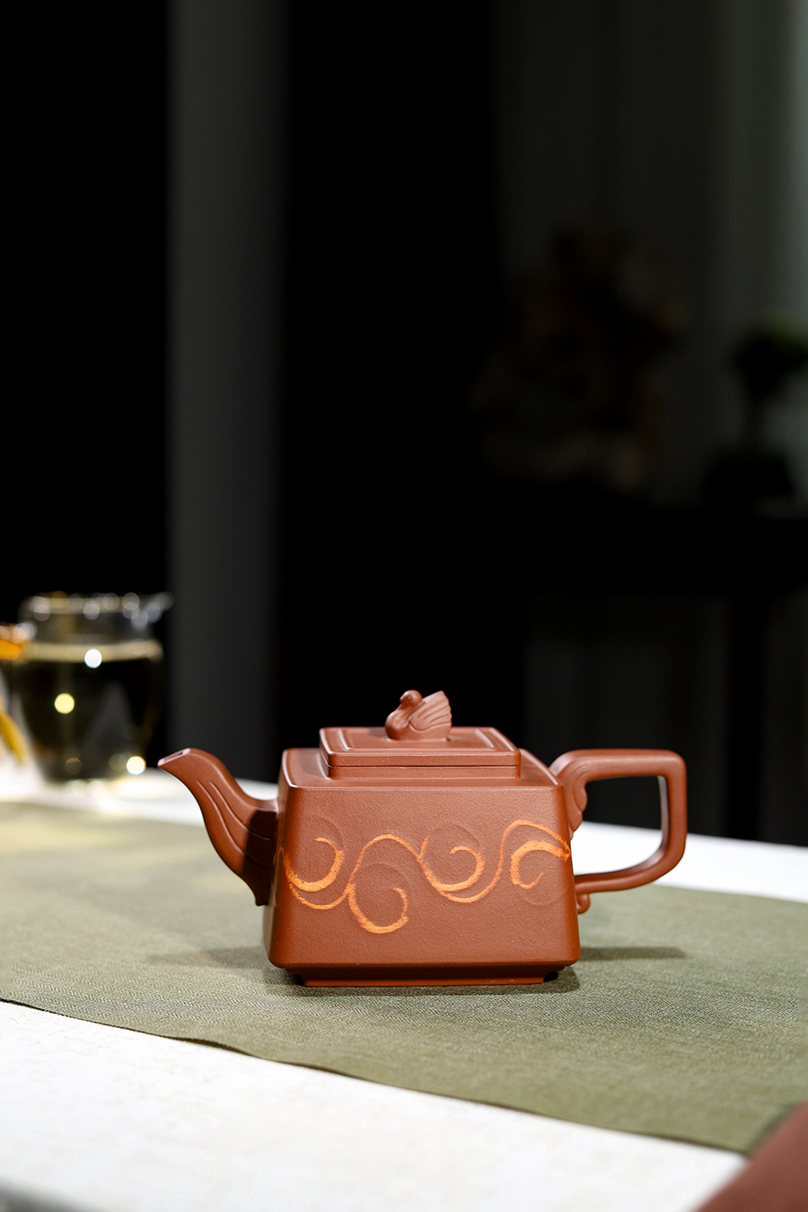 孔春华制世外桃圆壶