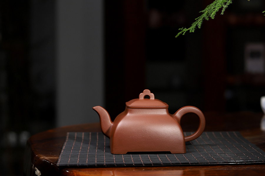 华健全手工制觚棱壶