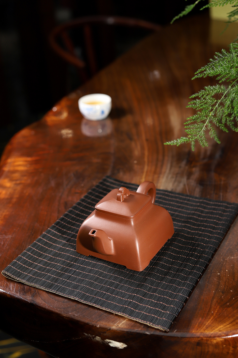 华健全手工制觚棱壶