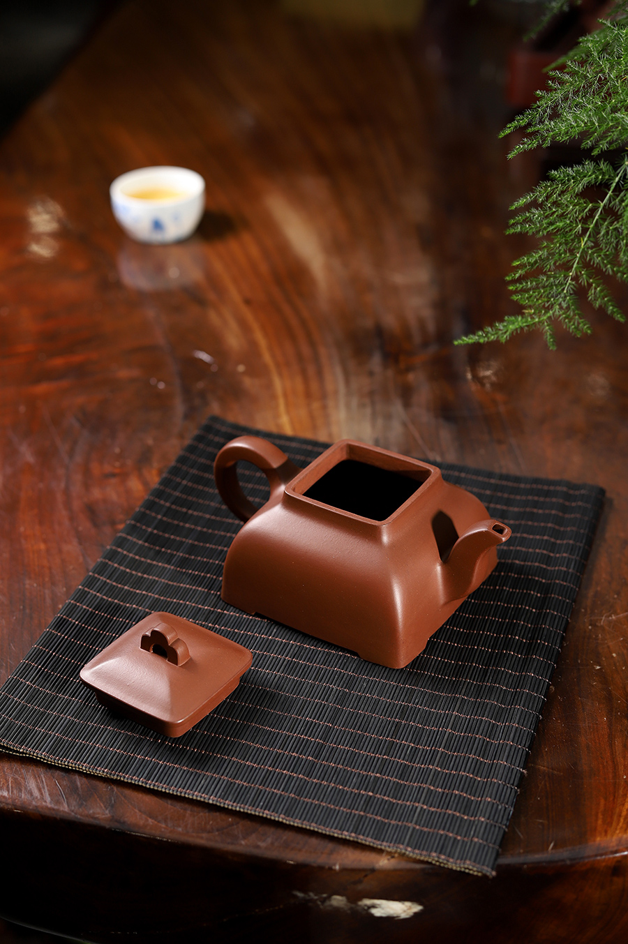 华健全手工制觚棱壶