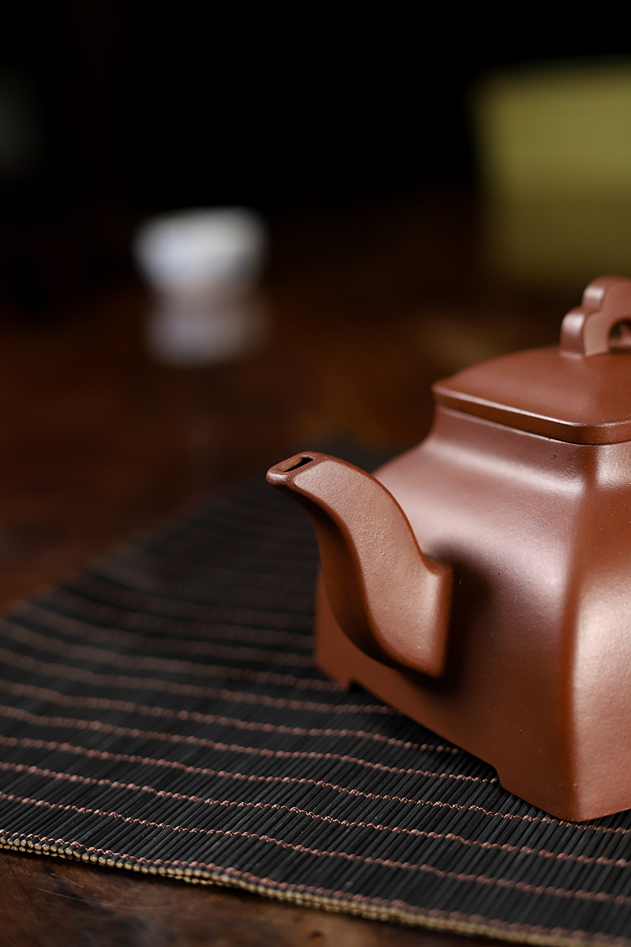 华健全手工制觚棱壶