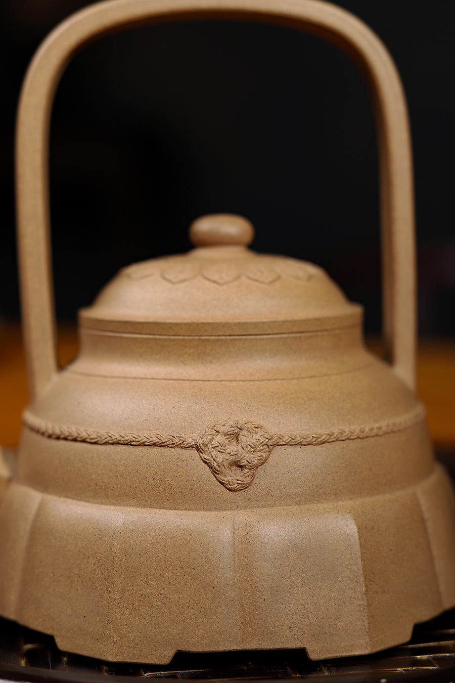 徐汉棠制裙花提梁壶