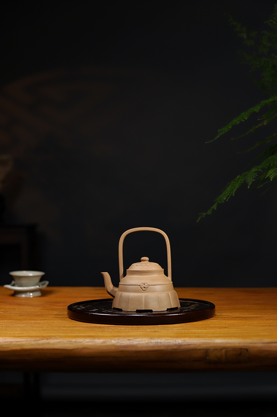 徐汉棠制裙花提梁壶