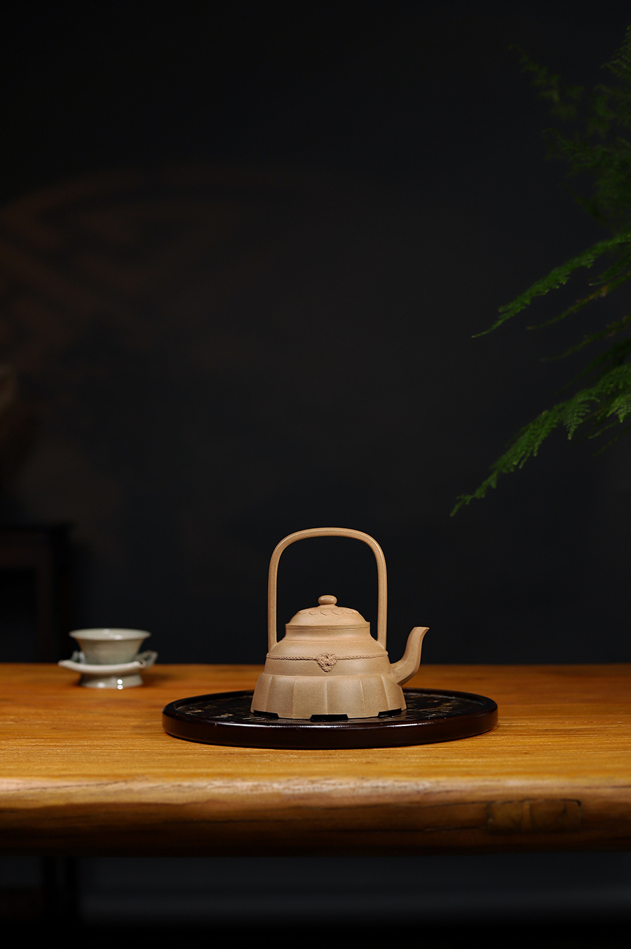 徐汉棠制裙花提梁壶