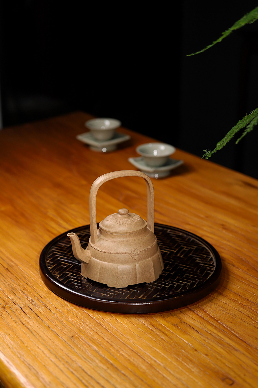 徐汉棠制裙花提梁壶