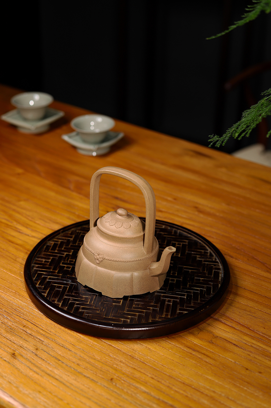 徐汉棠制裙花提梁壶