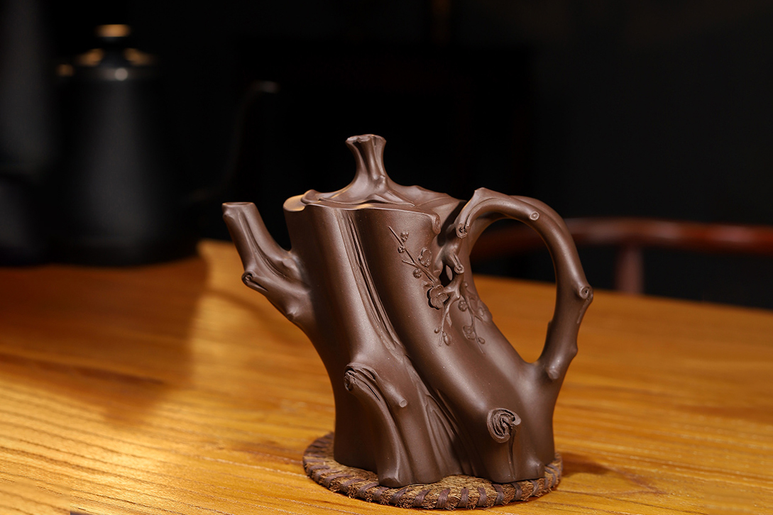 范洪泉制钟梅壶