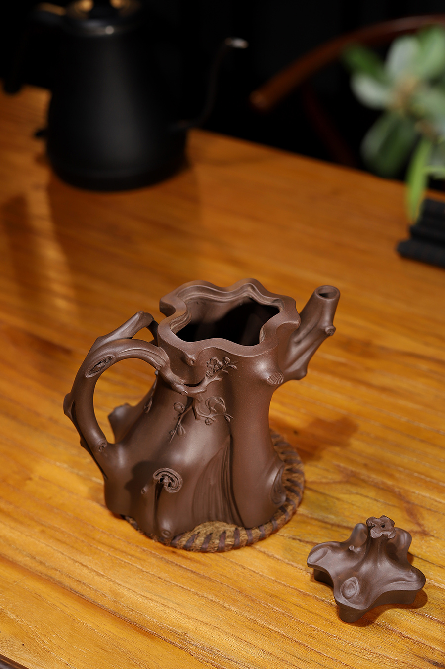 范洪泉制钟梅壶