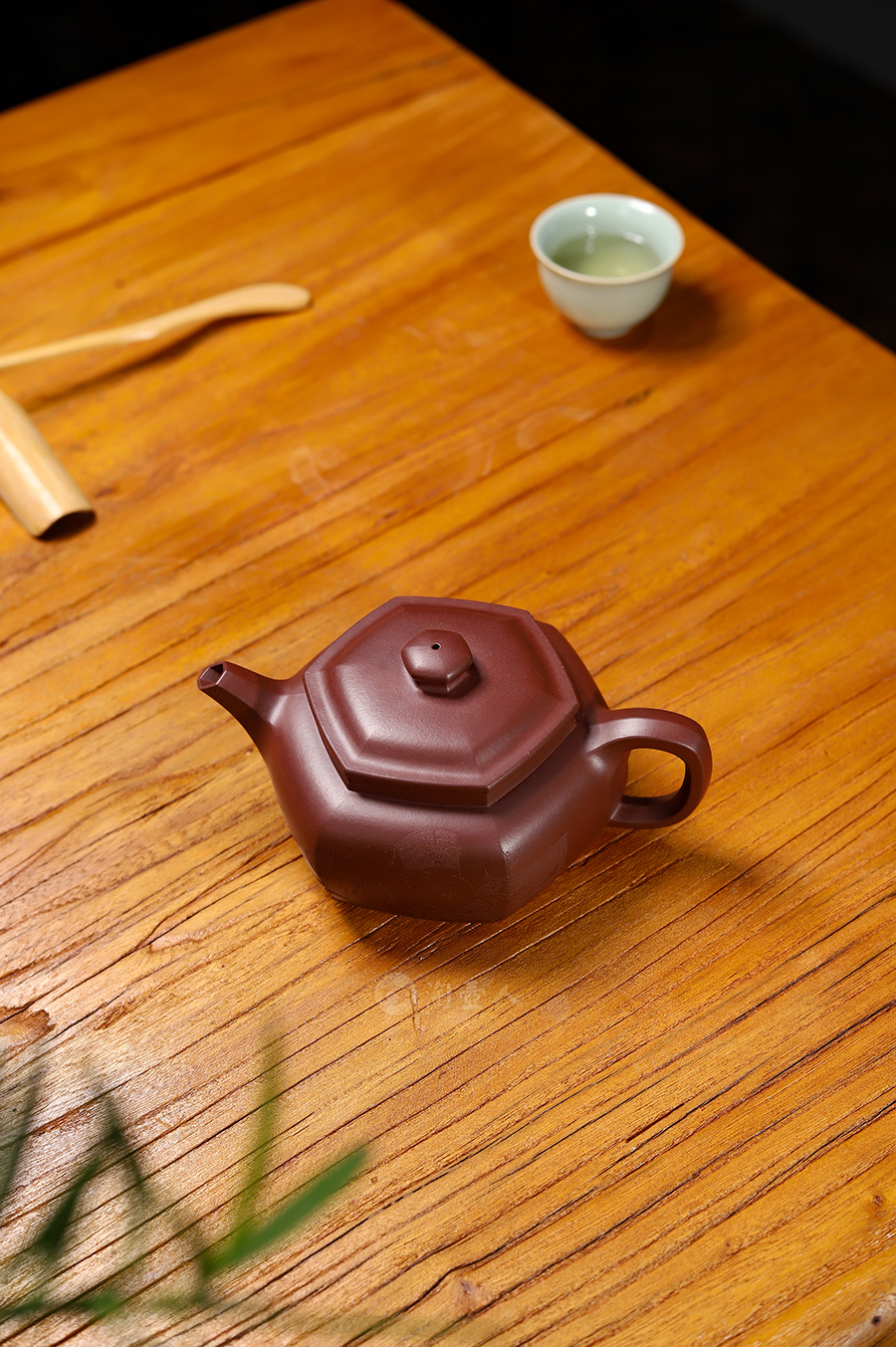 袁辉制六方云扁壶