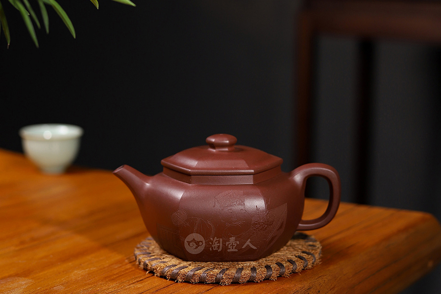 袁辉制六方云扁壶