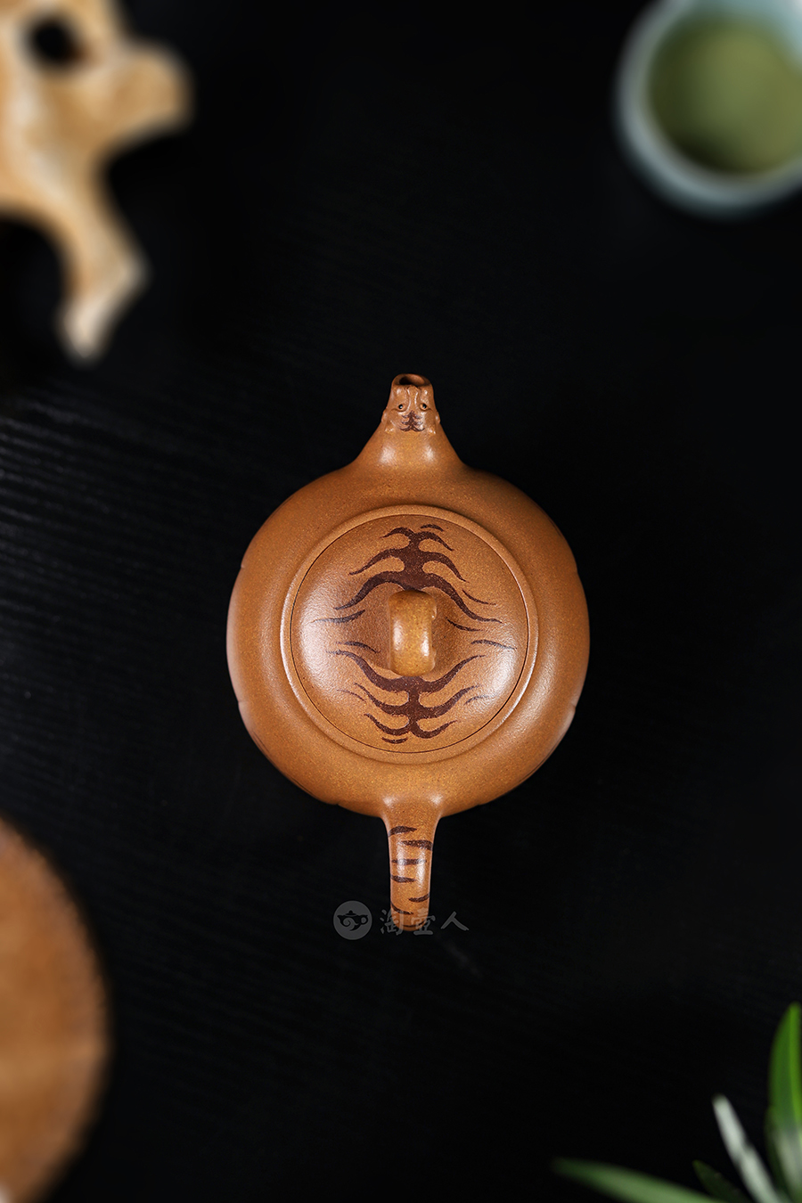 范泽锋制虎虎生威壶