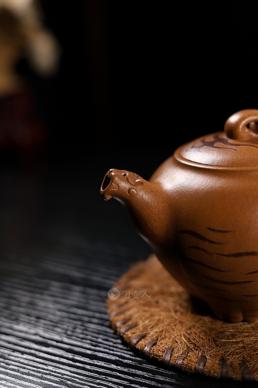 范泽锋制虎虎生威壶