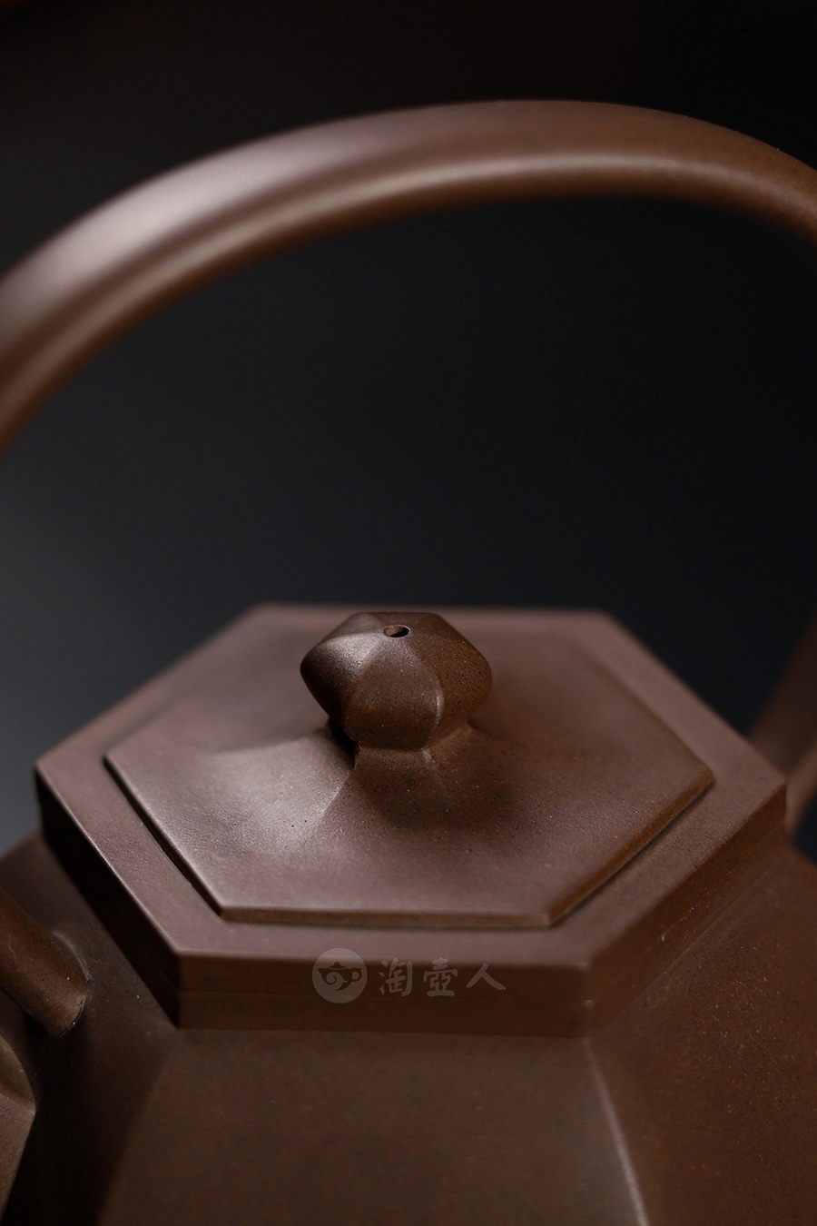 施小马制六方提梁壶