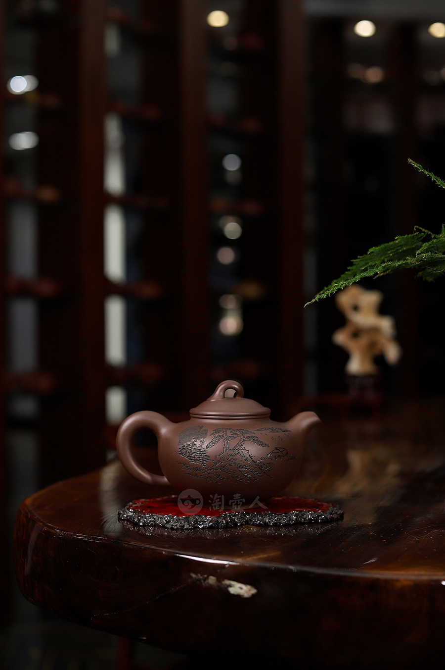 陆虹炜制紫菱壶(沈汉生铭)
