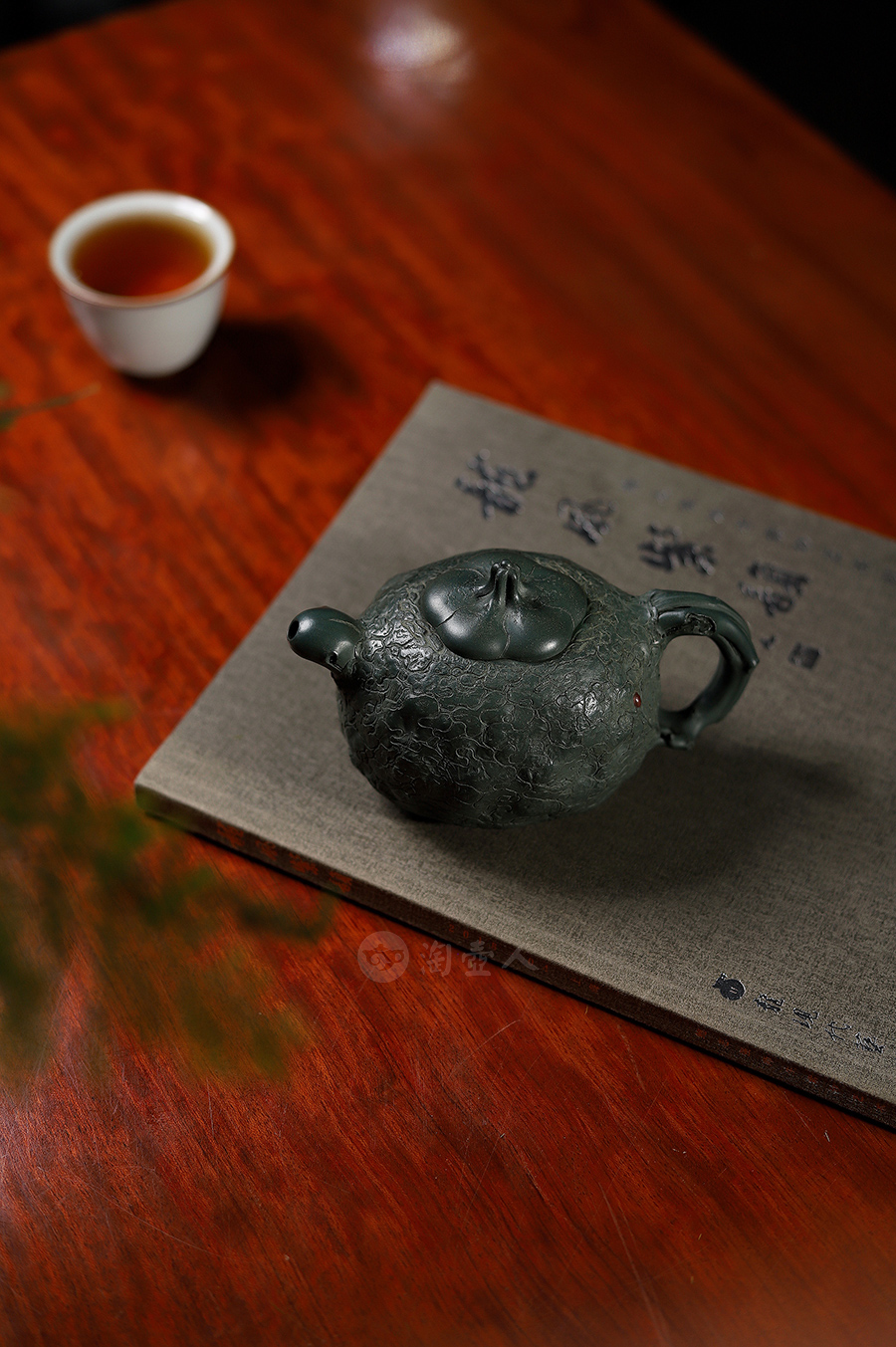 朱颖樱制薄胎供春壶