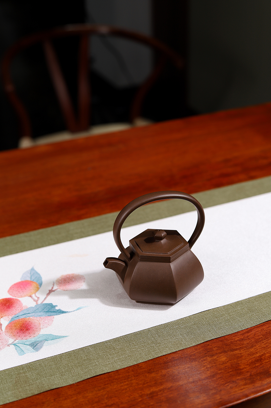 施小马制六方提梁壶