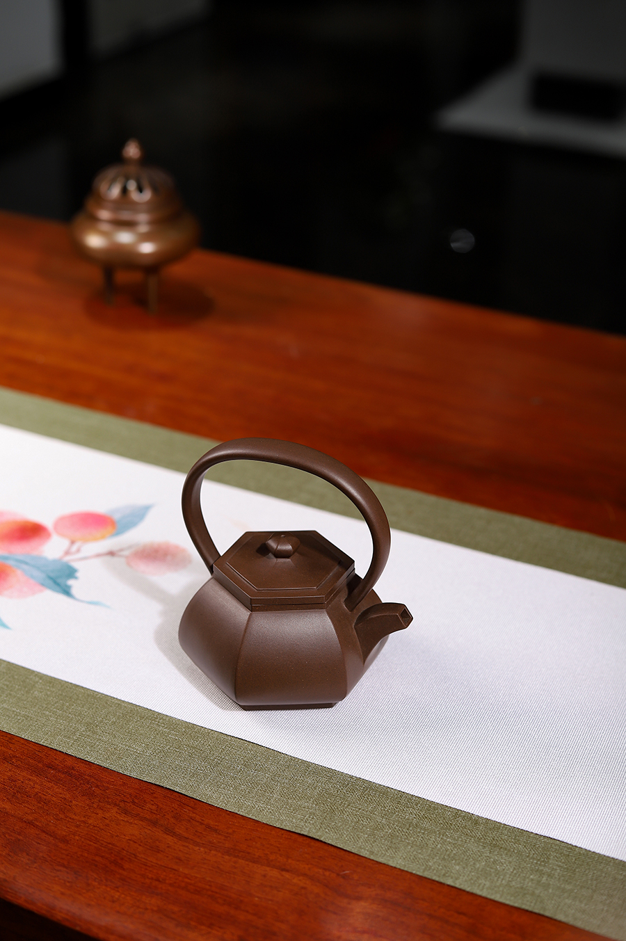 施小马制六方提梁壶
