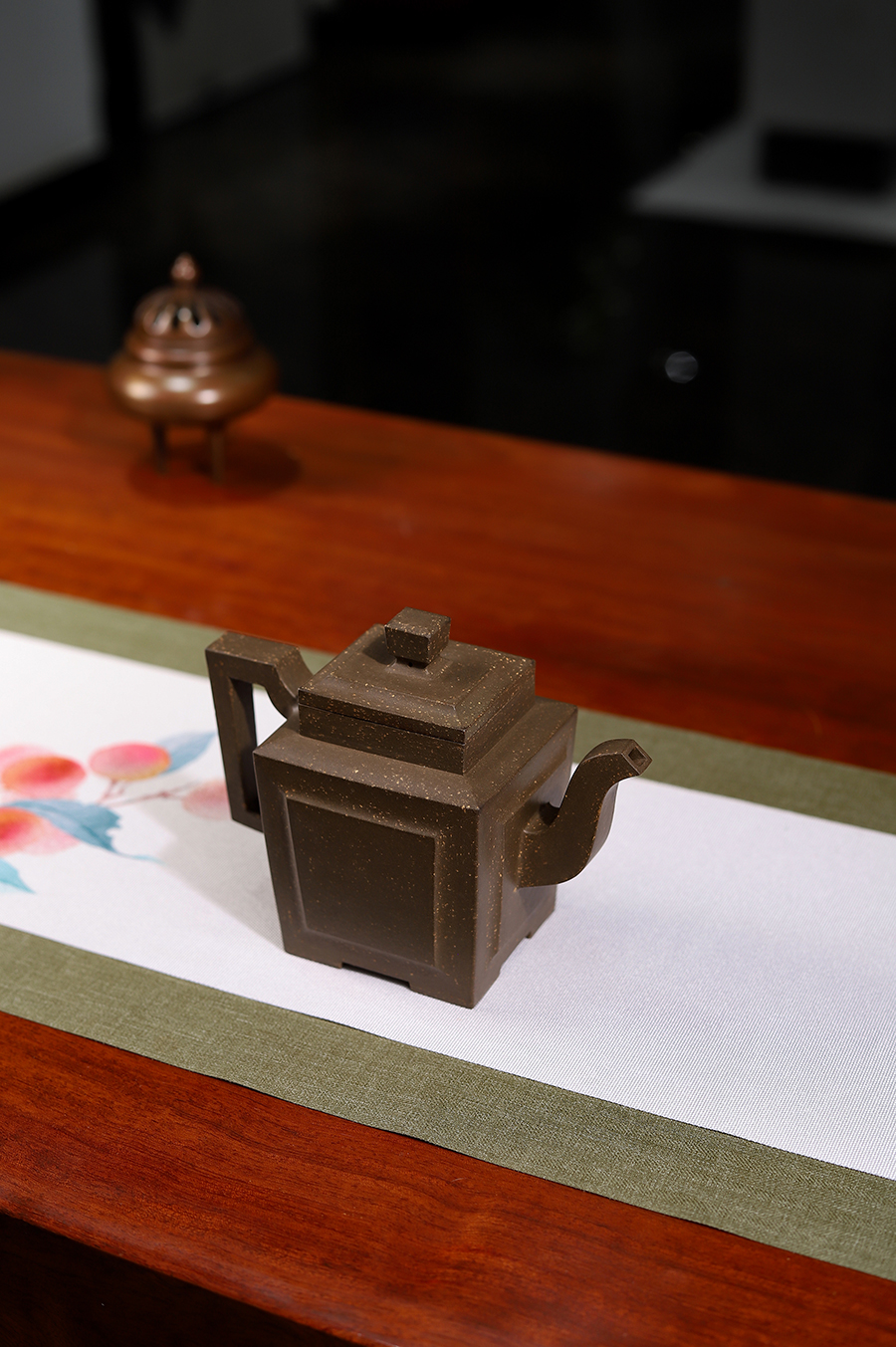 施小马制魁方壶