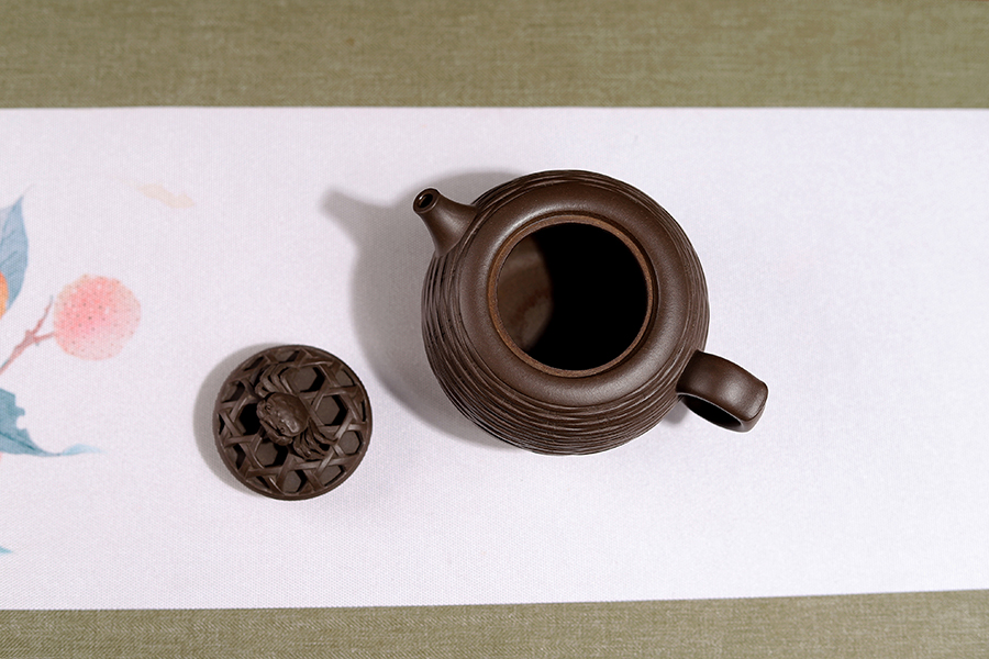 何挺初制《蟹篓壶》