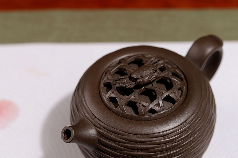 何挺初制《蟹篓壶》