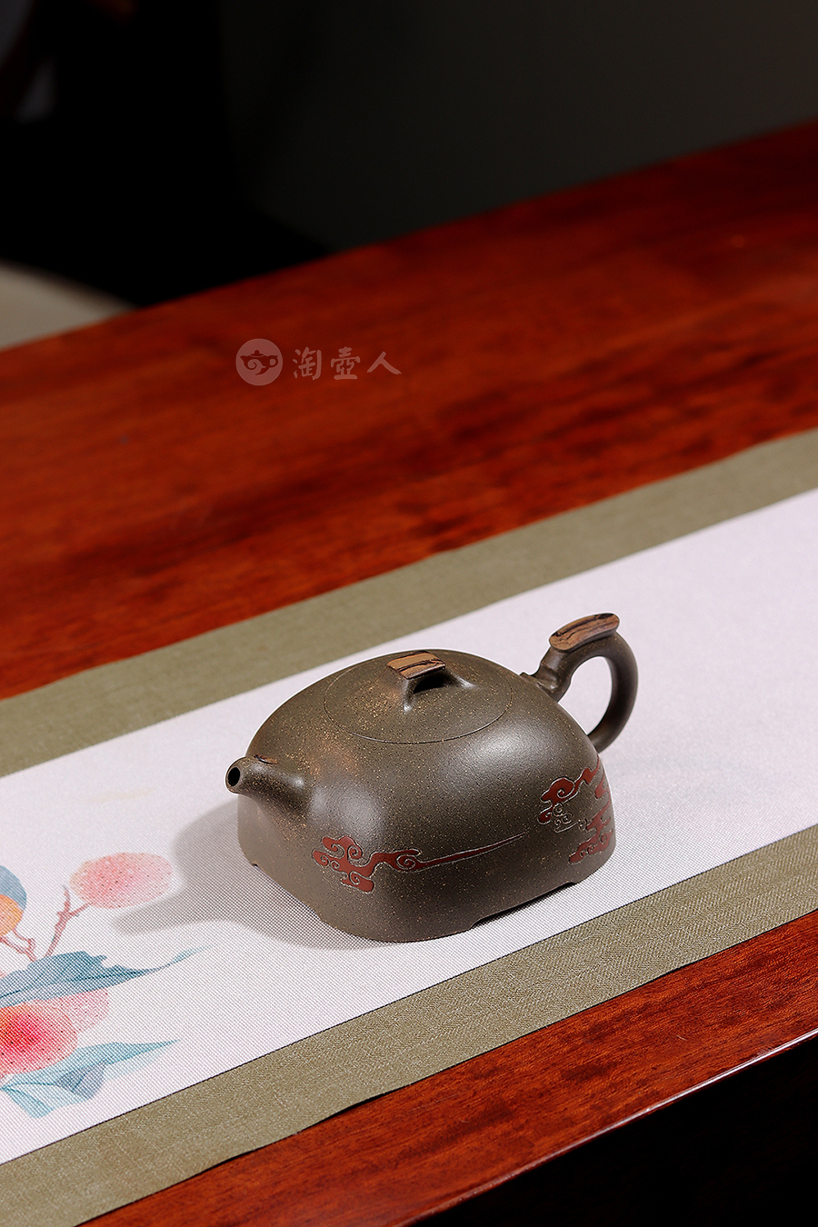 徐曲制《庆云壶》