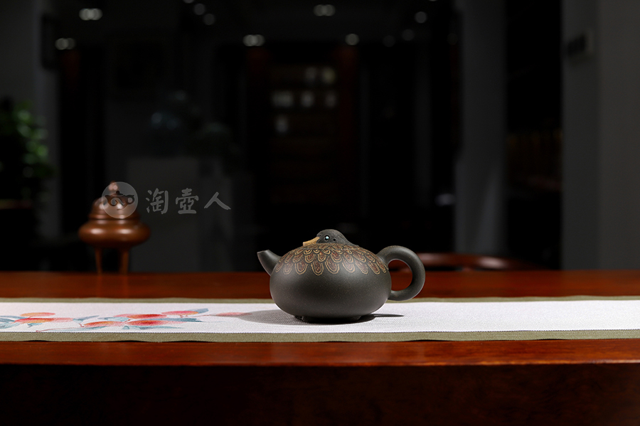 堵江华制《憨鸭小憇壶》