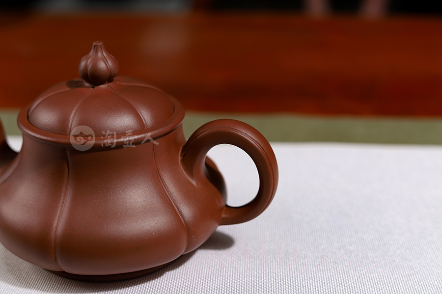 范洪泉制铭泉壶