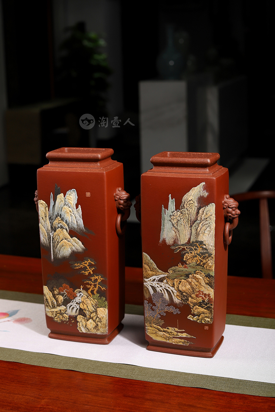 陈志云全手工制《四方狮耳尊对瓶(李丹阳泥绘)》