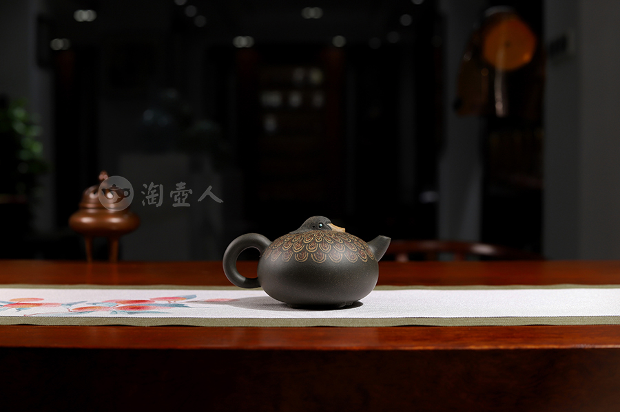 堵江华制《憨鸭小憇壶》