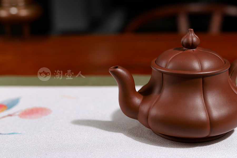 范洪泉制铭泉壶