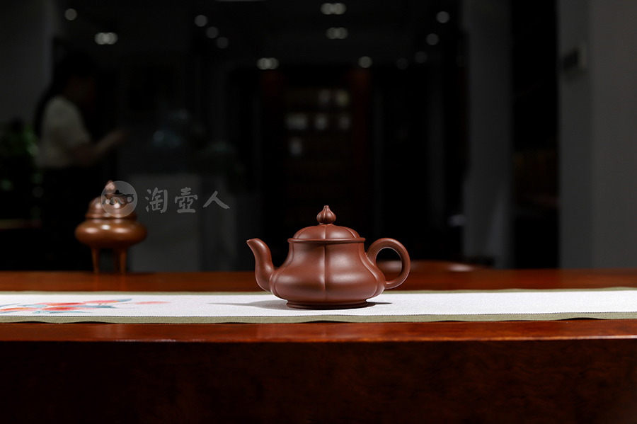 范洪泉制铭泉壶