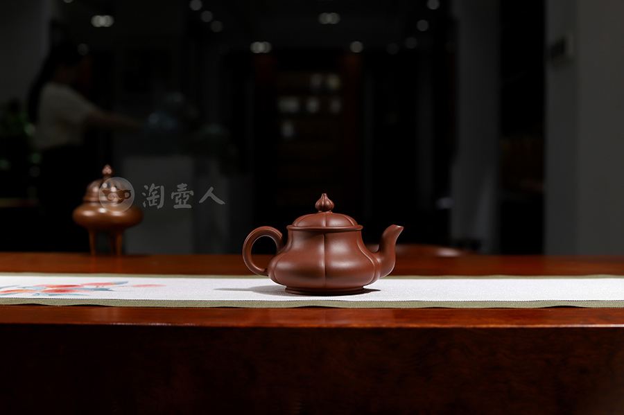 范洪泉制铭泉壶