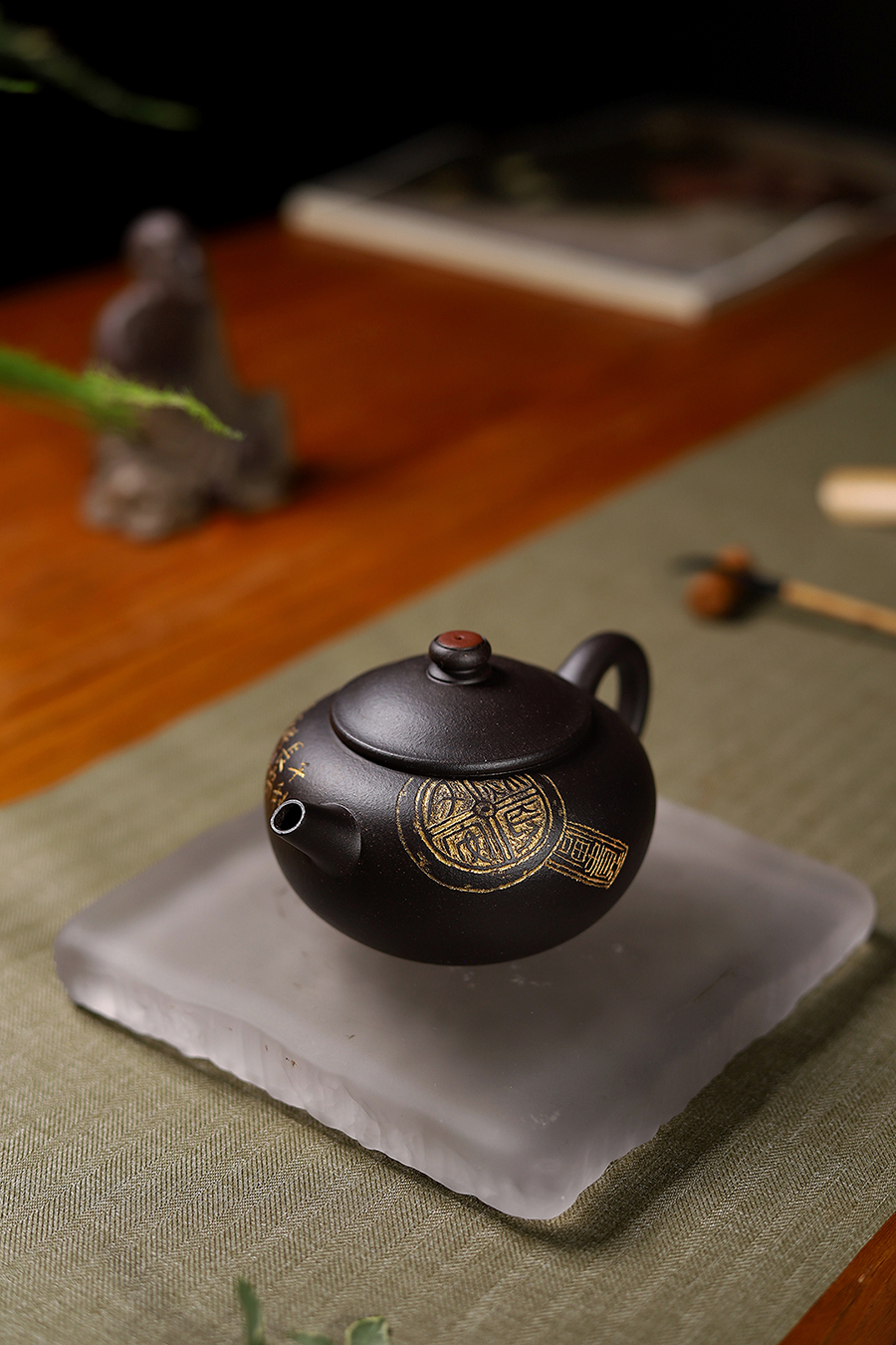 衍古造器制圆钰壶