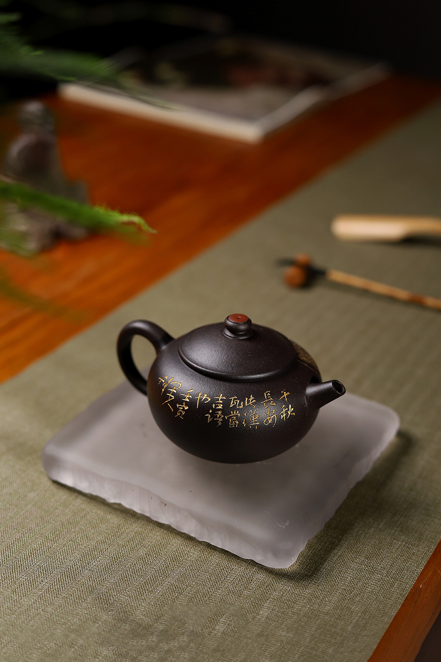 衍古造器制圆钰壶