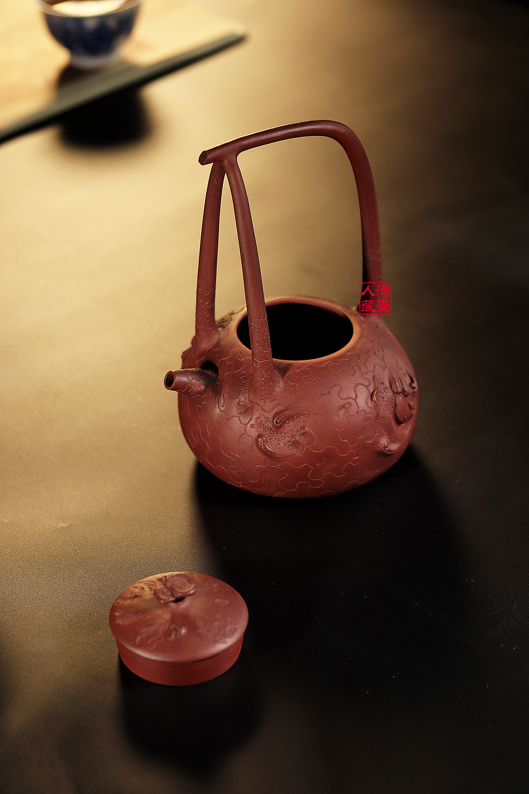 殷祥薄胎供春提梁紫砂壶赏析