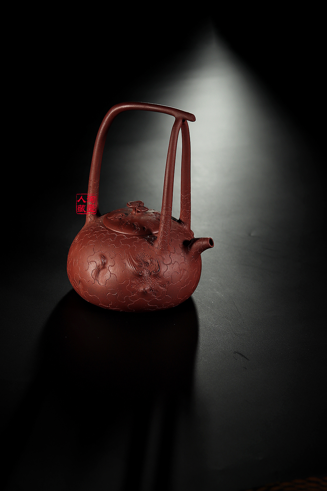 殷祥薄胎供春提梁紫砂壶赏析