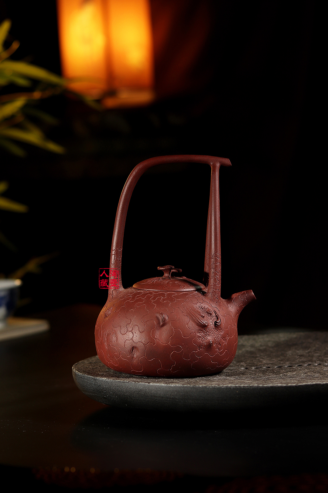 殷祥薄胎供春提梁紫砂壶赏析