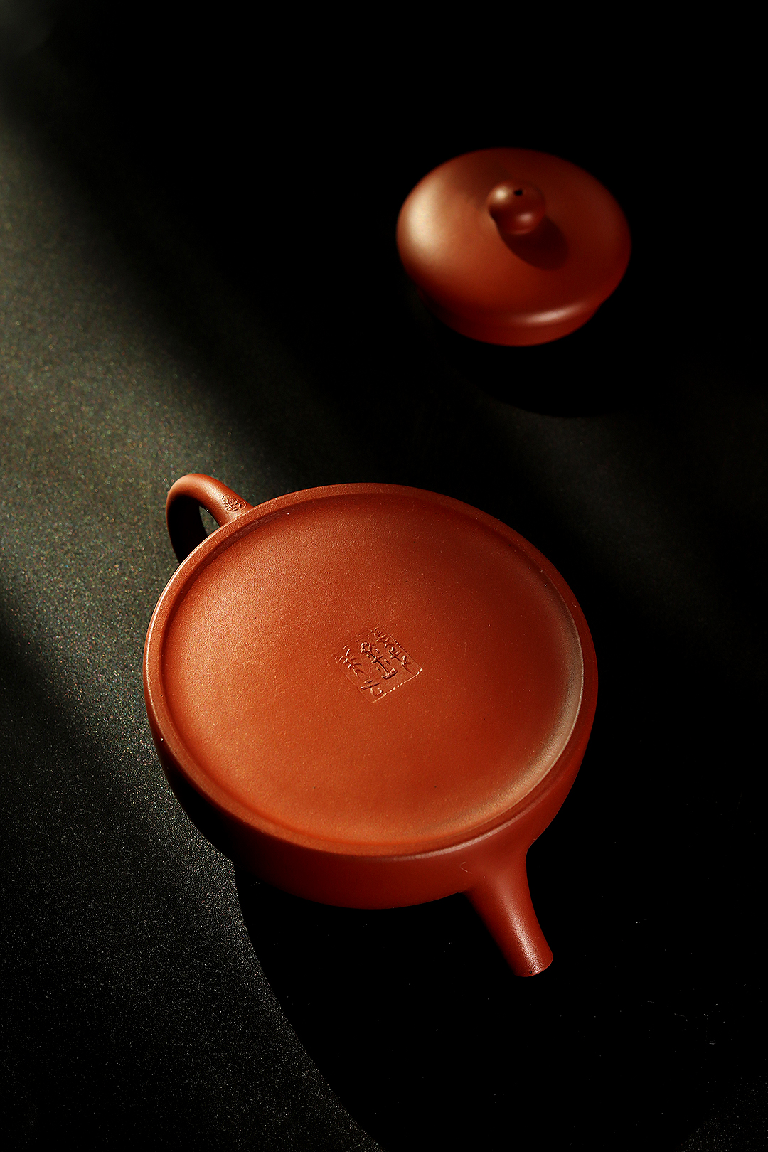 钱美云伴月紫砂壶鉴赏