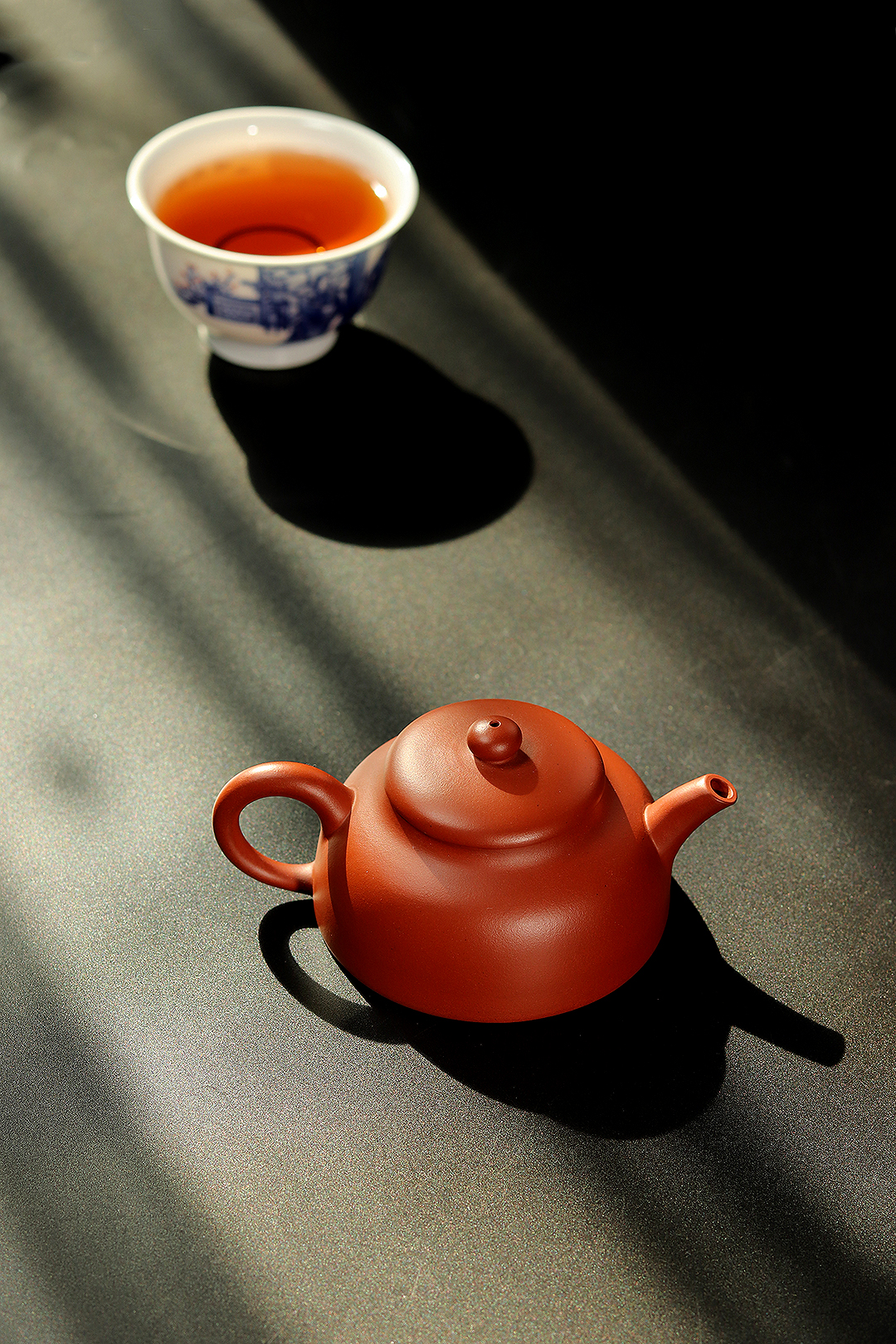 钱美云伴月紫砂壶鉴赏